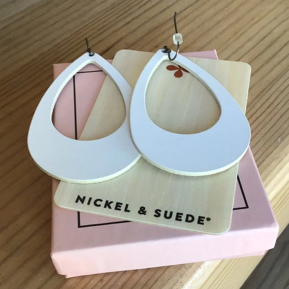 New Leather White Cutout Teardrop Large Earrings Nickel & Suede Silver Hardware - Picture 1 of 4